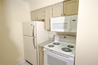 2120 El Paseo St-Unit -2302 in Houston, TX - Building Photo - Building Photo