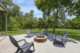 1425 Oak Hollow Dr in Dickinson, TX - Building Photo - Building Photo