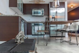 41 SE 5th St, Unit 706 in Miami, FL - Building Photo - Building Photo