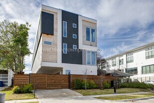 2203 Moser Ave in Dallas, TX - Building Photo