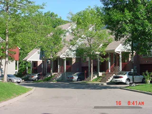 Beatrice Woods in Oshawa, ON - Building Photo