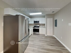 736 Plainville Trail SW in Atlanta, GA - Foto de edificio - Building Photo