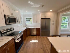 16 Canterbury Dr in Monroe Township, NJ - Building Photo - Building Photo