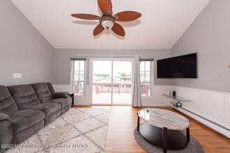 10 Commodore Dr in Brick, NJ - Building Photo - Building Photo