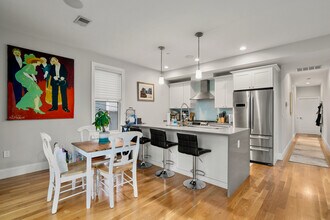 275 Old Colony Ave, Unit Unit 2 in Boston, MA - Building Photo - Building Photo