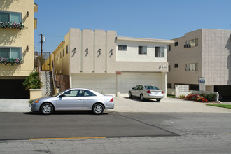 Villa Properties in Burbank, CA - Building Photo - Building Photo