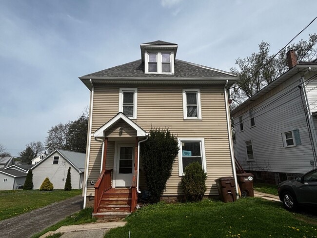 property at 633 S Center St