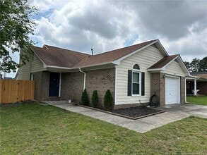 2229 Mossycup Ln in Fayetteville, NC - Building Photo - Building Photo