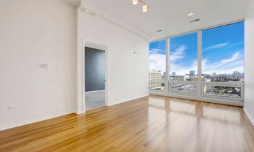 500 W Superior St, Unit 710 in Chicago, IL - Building Photo - Building Photo