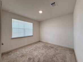 402 Barton Creek Ln in Hutto, TX - Building Photo - Building Photo