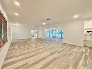 12501 Moss Ranch Rd in Miami, FL - Building Photo - Building Photo