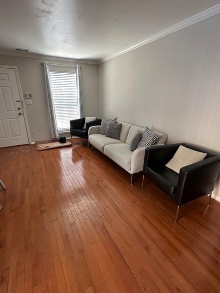 21 Buttonwood St, Unit 46J in Jersey City, NJ - Building Photo - Building Photo