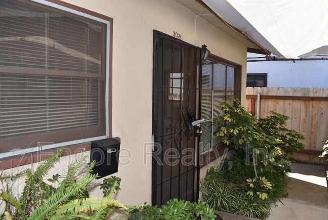 3931 Mason St in San Diego, CA - Building Photo - Building Photo