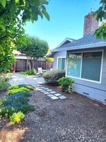 123 Old Oak Ln in Santa Rosa, CA - Building Photo