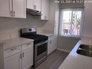 350 South Manhattan Place in Los Angeles, CA - Building Photo - Interior Photo