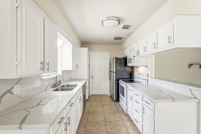 12607 Dakar Dr in Houston, TX - Building Photo - Building Photo