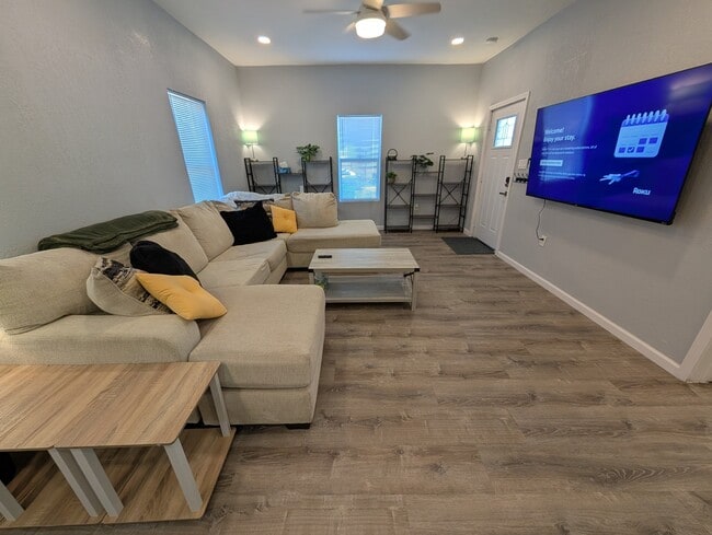 118 Canadian St in San Antonio, TX - Foto de edificio - Building Photo