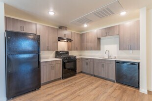 Cedar Grove Apartments in Santa Rosa, CA - Building Photo