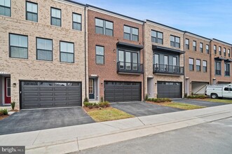 21747 Charing Cross Ter, Unit 369 in Ashburn, VA - Foto de edificio - Building Photo