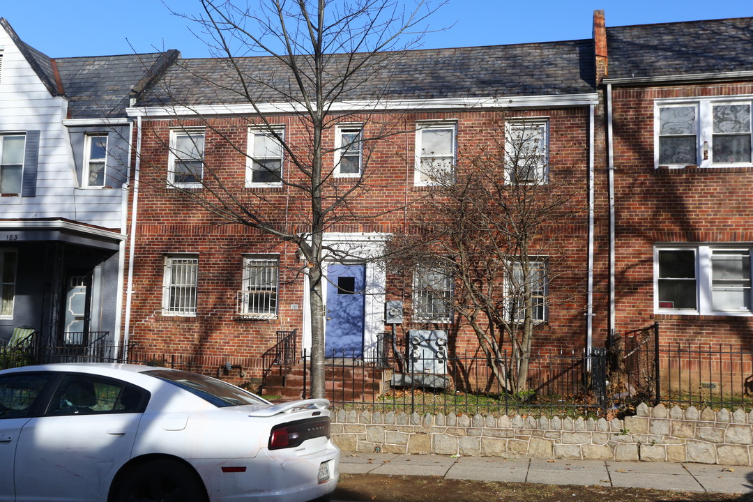 1834 M St NE in Washington, DC - Foto de edificio