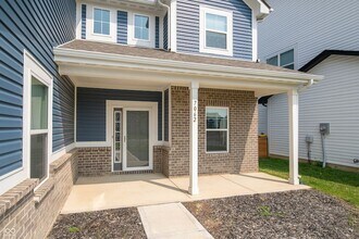 7062 English Oak Dr, Unit #8 in McCordsville, IN - Building Photo - Building Photo
