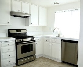 2395 N River Trail Rd, Unit V09 in Orange, CA - Building Photo - Building Photo