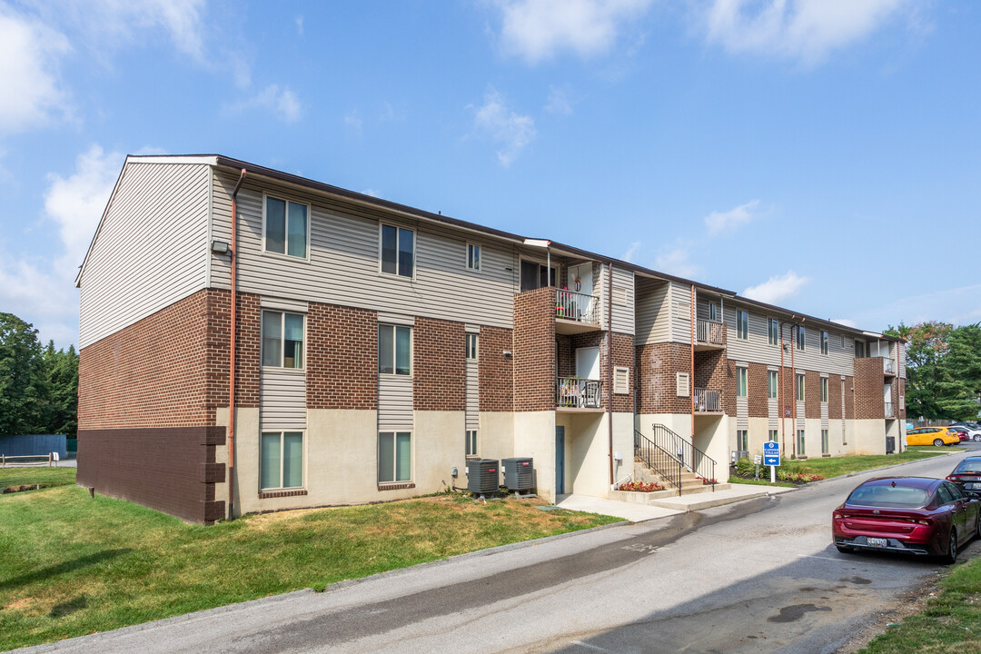 Catons Villas in Catonsville, MD - Foto de edificio