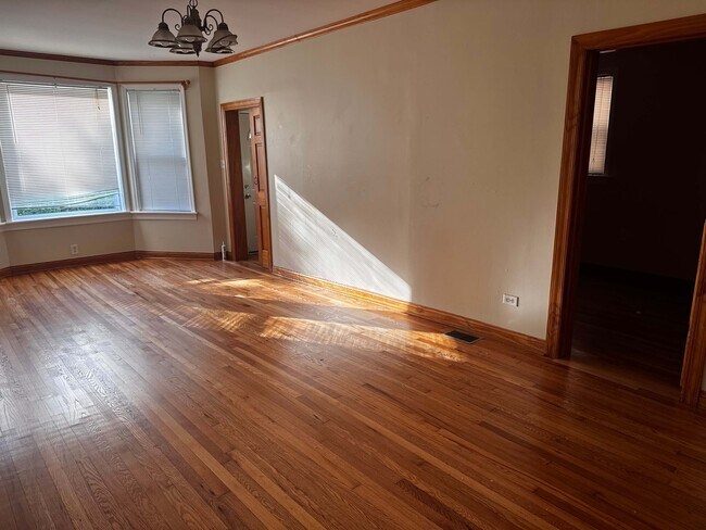 3441 N Ridgeway Ave, Unit 1 in Chicago, IL - Foto de edificio - Building Photo