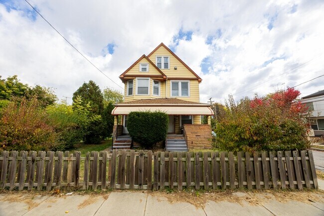 2257 E 80th St in Cleveland, OH - Building Photo - Building Photo