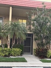 321 Lakeview Dr in Weston, FL - Building Photo - Building Photo