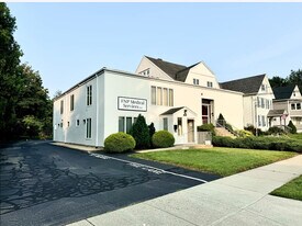 425 Montauk Ave in New London, CT - Building Photo