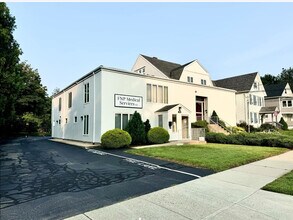 425 Montauk Ave in New London, CT - Building Photo - Building Photo