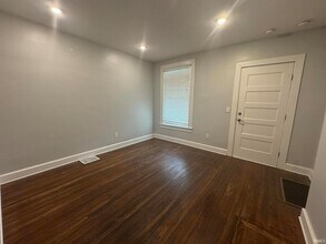 729 E Hunter Ave in Bloomington, IN - Foto de edificio - Building Photo