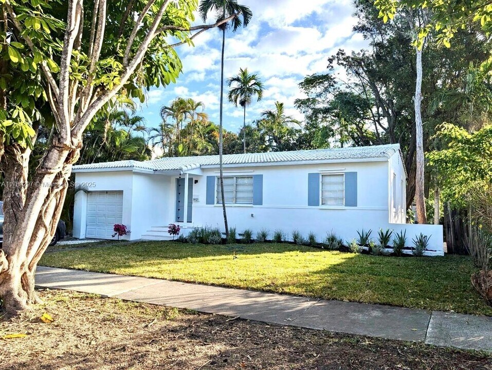 1921 SW 32nd Ct in Miami, FL - Building Photo