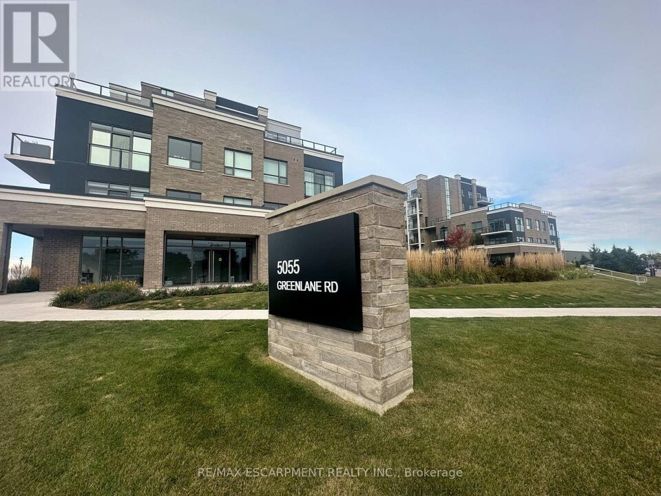5055 Greenlane in Lincoln, ON - Building Photo