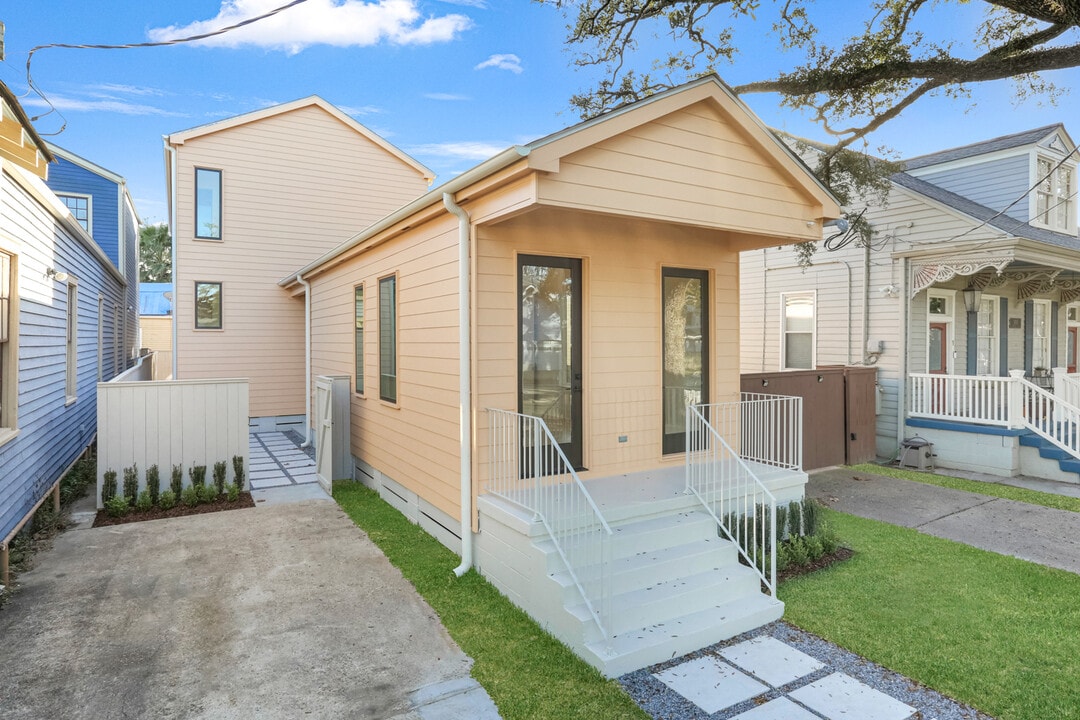 1023 Opelousas Ave in New Orleans, LA - Building Photo