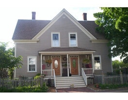 207 Peach St in Barre, MA - Building Photo