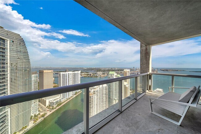 495 Brickell Ave, Unit 5302 in Miami, FL - Building Photo - Building Photo