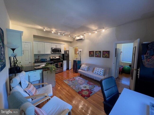 2430 Spruce St in Philadelphia, PA - Building Photo - Building Photo