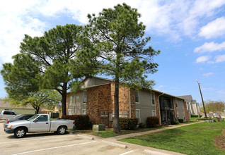 Trinity Pines in Denton, TX - Building Photo - Building Photo