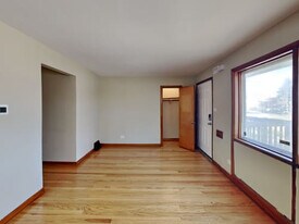 8834 S Troy Ave in Evergreen Park, IL - Building Photo