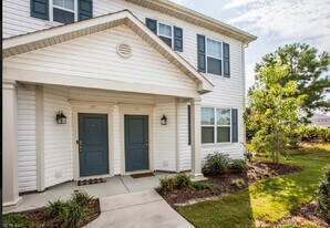 1685 Halesworth Ln in Virginia Beach, VA - Building Photo