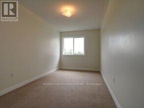 120 Railroad St in Brampton, ON - Building Photo - Building Photo