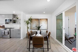 945 N Oxford Ave in Los Angeles, CA - Building Photo - Building Photo