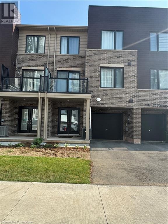 property at 33 Roxanne Dr