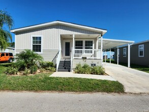 377 Zebra Dr in North Fort Myers, FL - Foto de edificio - Building Photo