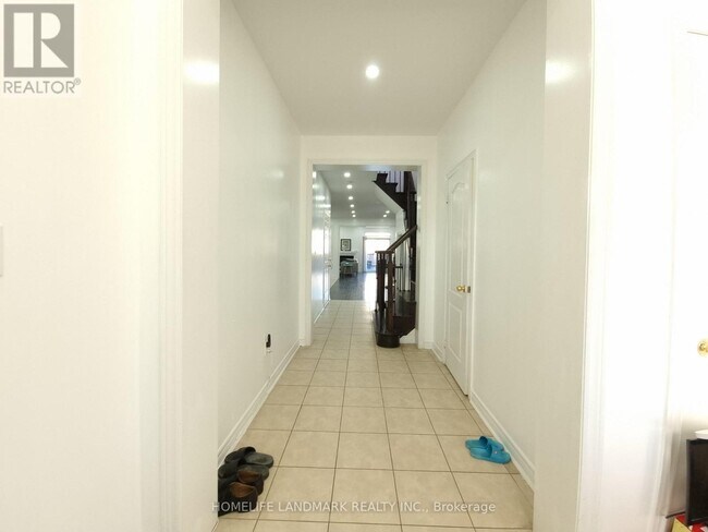 63 Lorenzo Cir in Brampton, ON - Building Photo - Building Photo