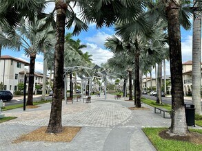 4609 NW 83rd Path in Doral, FL - Building Photo - Building Photo