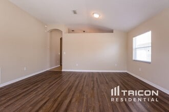 2233 Roanoke Springs Dr in Ruskin, FL - Building Photo - Building Photo