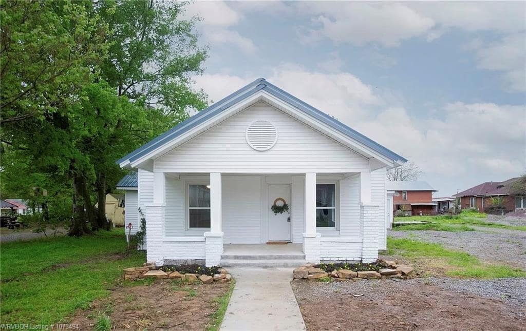110 S 13th St in Hartshorne, OK - Building Photo